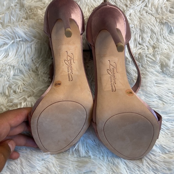 Imagine Vince Camuto Devin Dress Heels - Picture 2 of 6